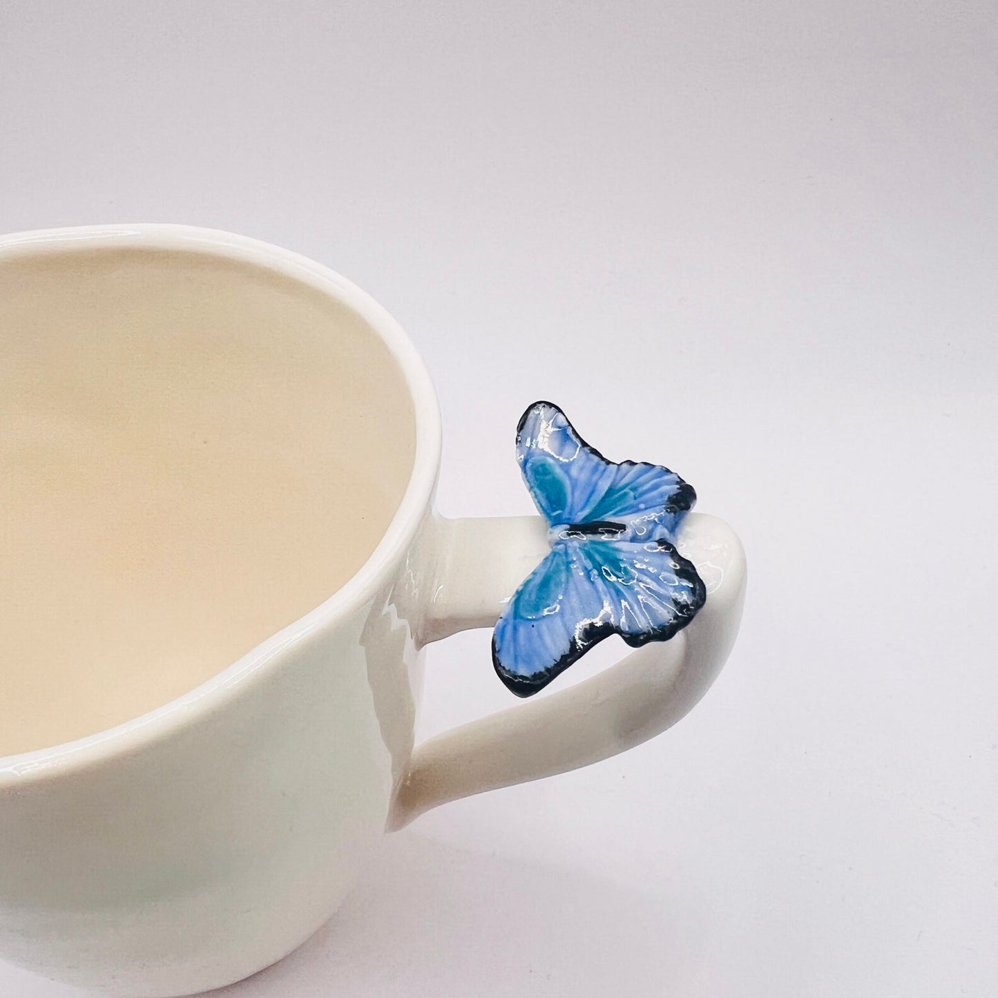 kubek z motylem porcelana ,ucho